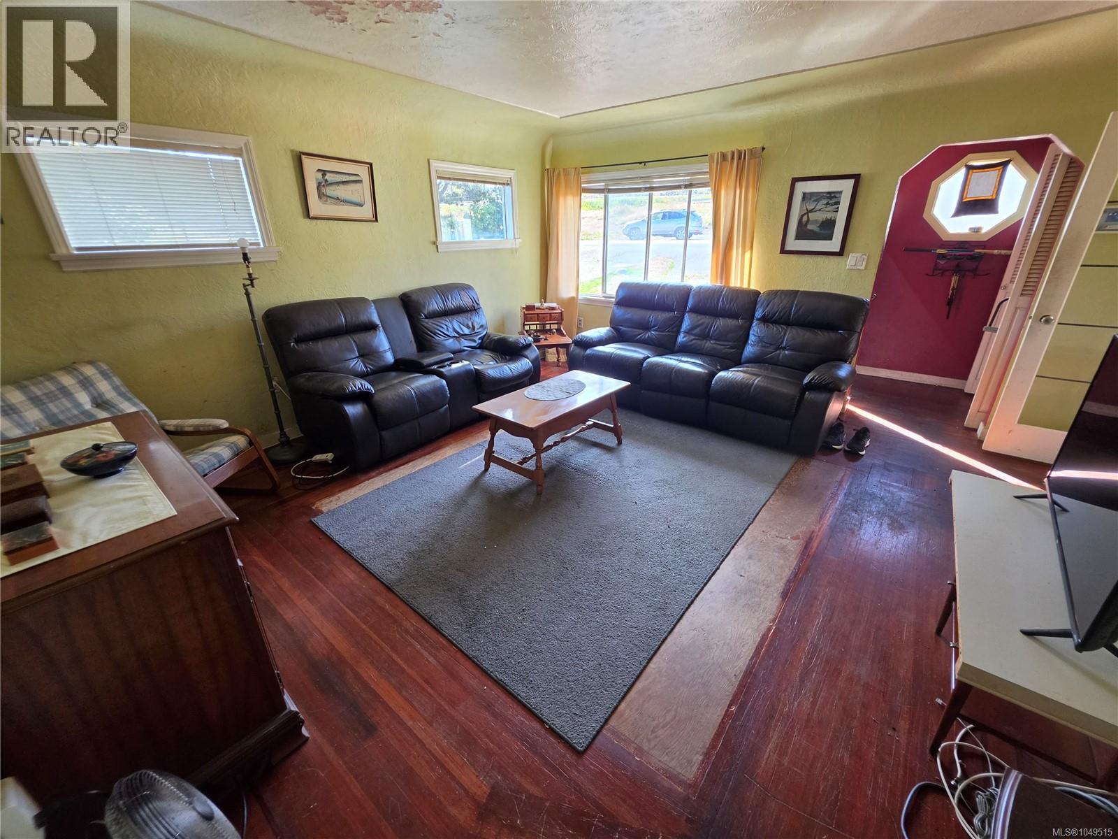 315 View St