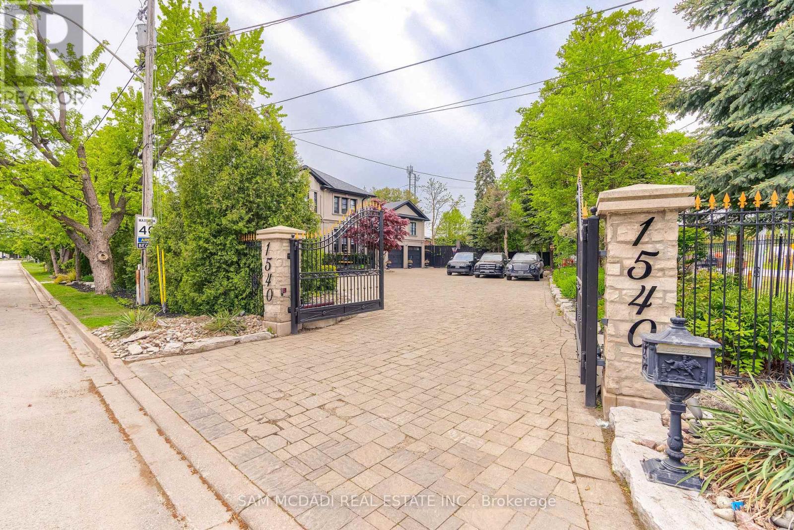 1540 Mississauga Road, Mississauga, Ontario  L5H 2K1 - Photo 2 - W13841926
