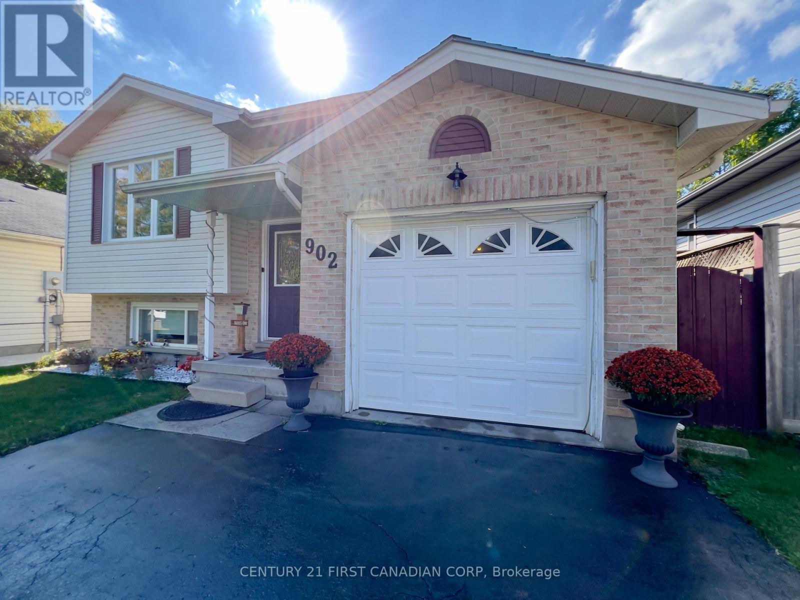 902 RAILTON AVENUE, London East, Ontario