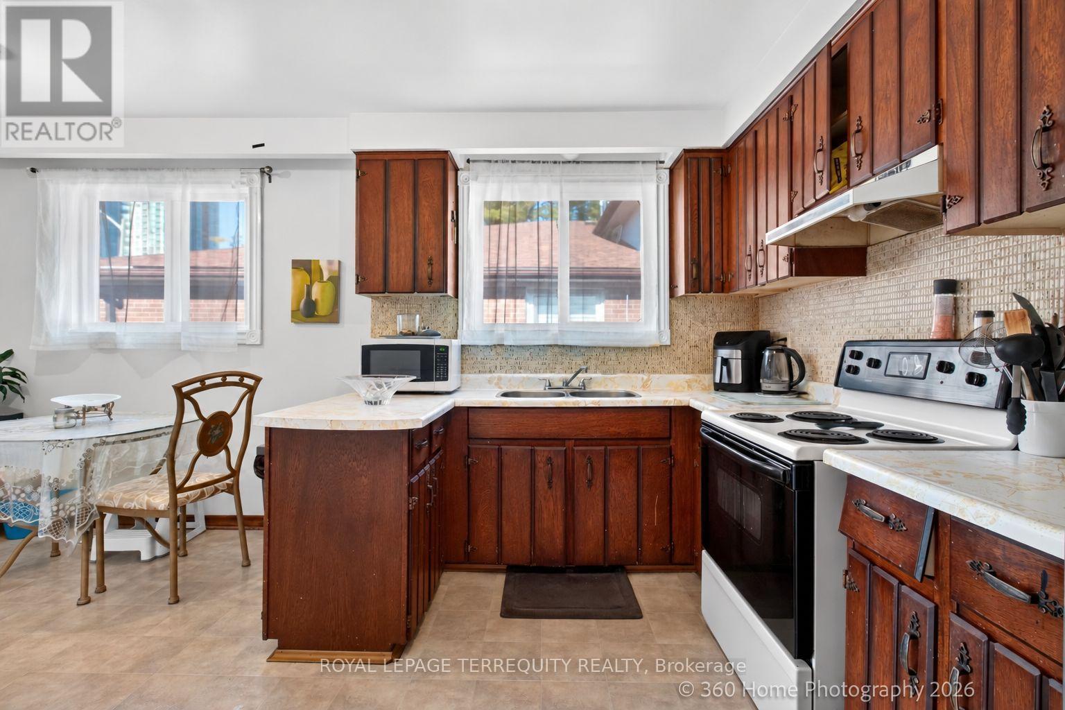 88 Central Parkway W, Mississauga, Ontario  L5B 1L5 - Photo 12 - W13831072