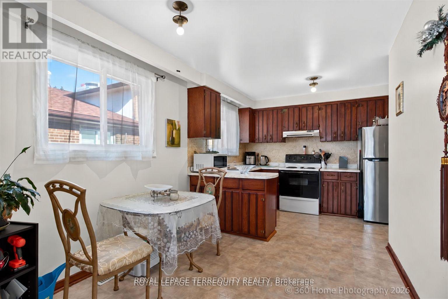88 Central Parkway W, Mississauga, Ontario  L5B 1L5 - Photo 11 - W13831072