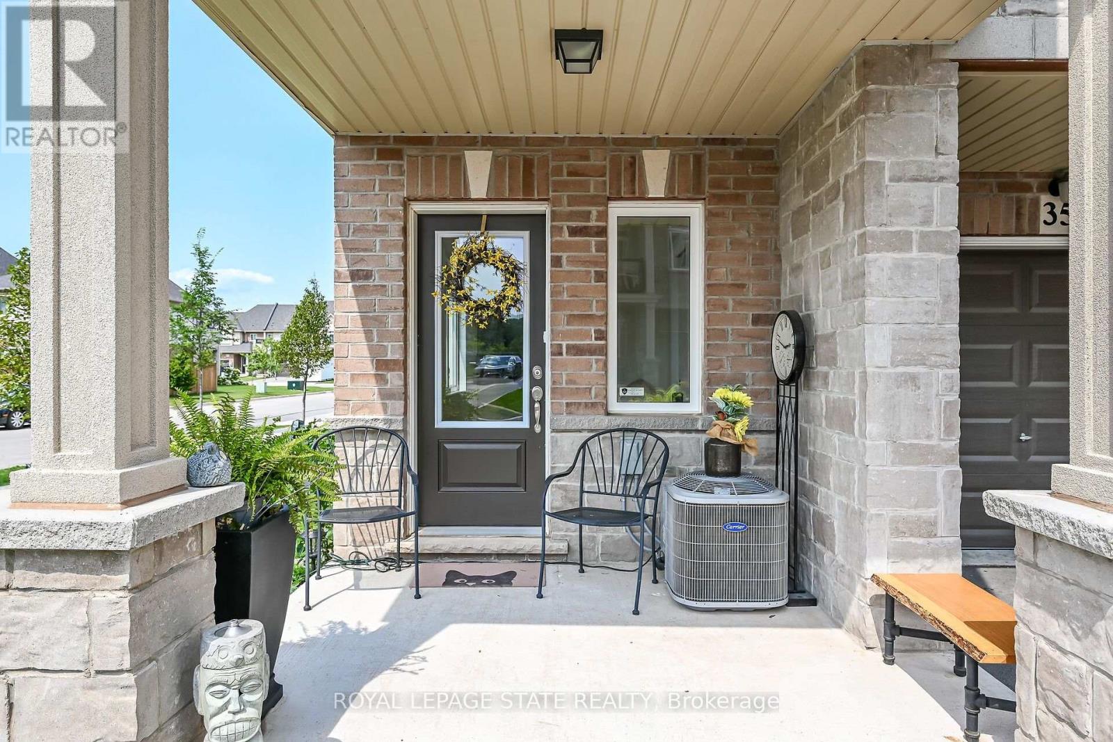 35 - 40 ZINFANDEL DRIVE, Hamilton, Ontario