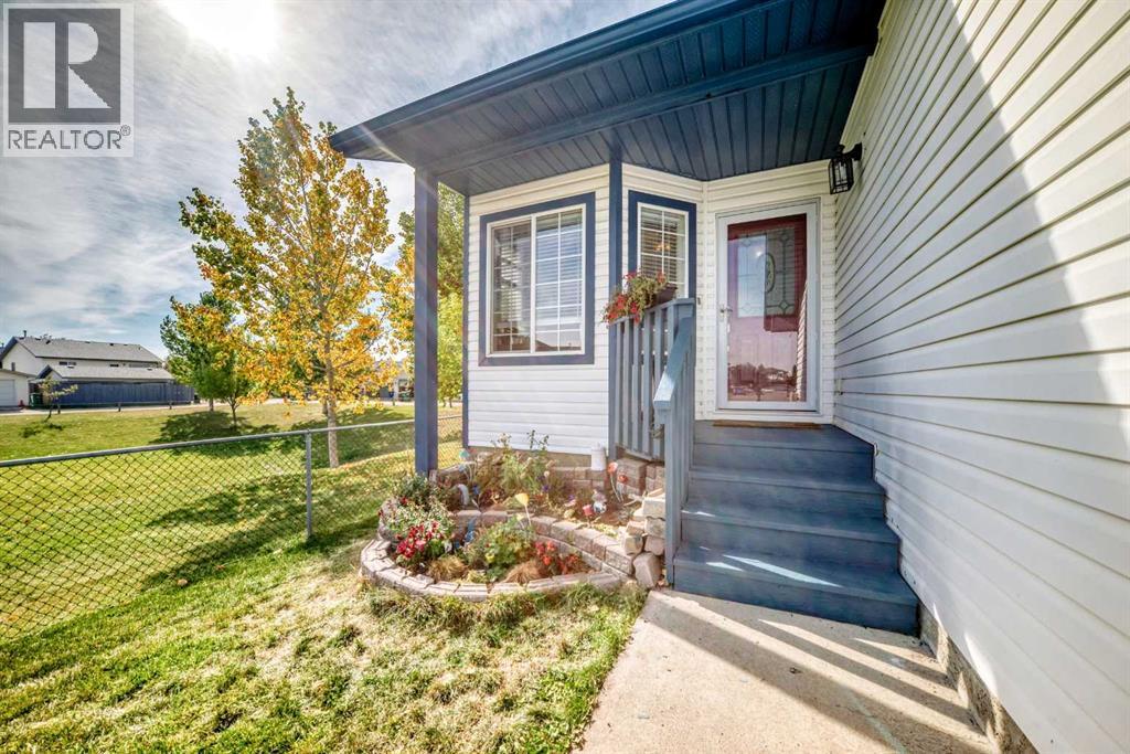 148 Creek Gardens Close NW, Airdrie, Alberta  T4B 2R5 - Photo 2 - A2346840