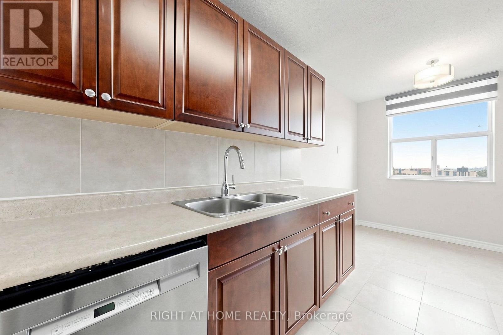 2212 - 205 Hilda Avenue, Toronto, Ontario  M2M 4B1 - Photo 10 - C13782762