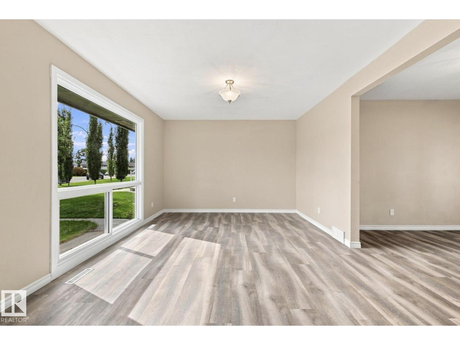 15812 110A AV NW