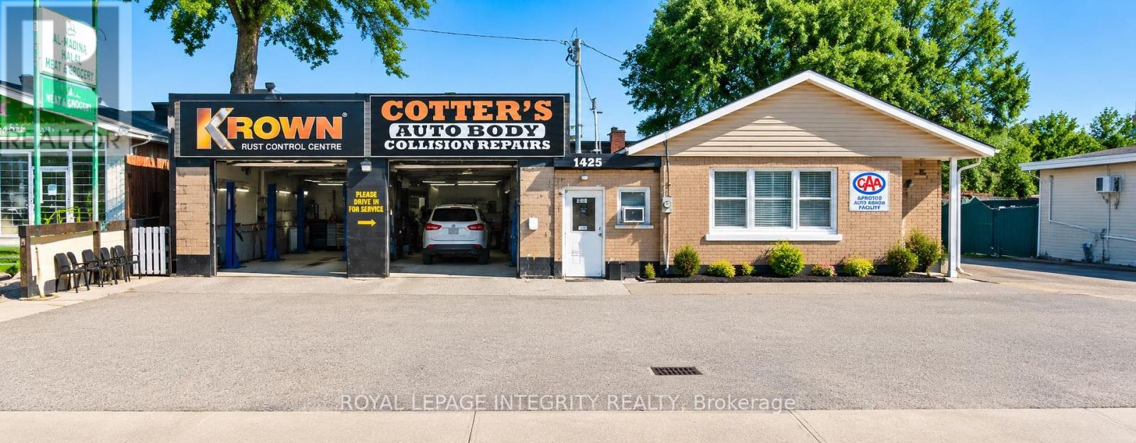 1425 WOODROFFE AVENUE, Ottawa, Ontario