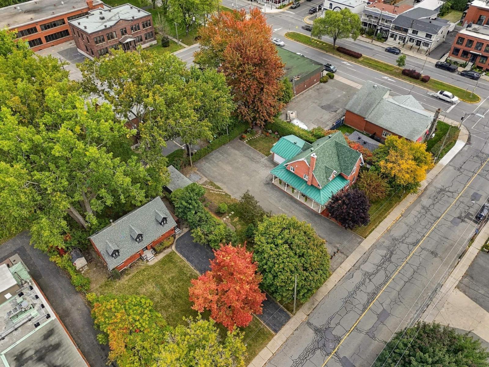 455 Rue St-Henri La Prairie Quebec Canada J5R2S7 3