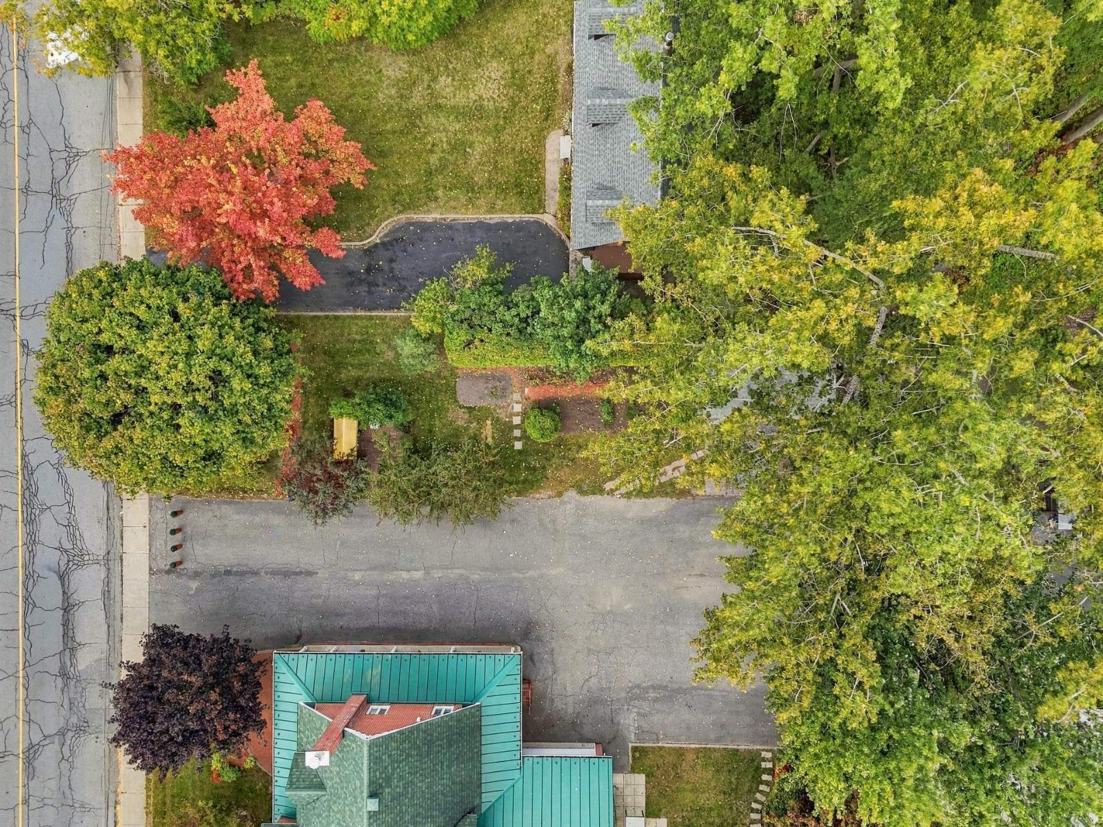 455 Rue St-Henri La Prairie Quebec Canada J5R2S7 4