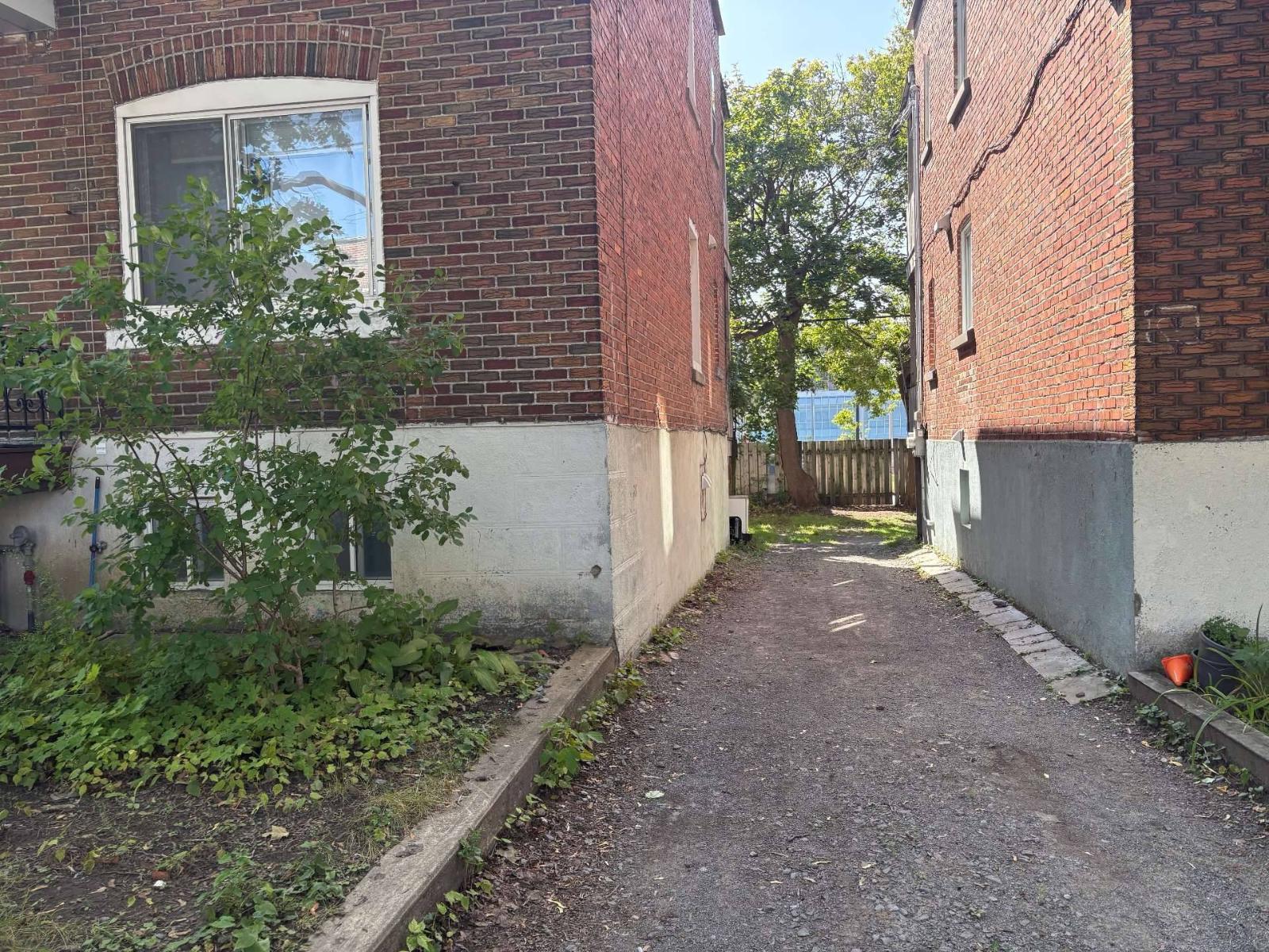 5410-5412 Av. Trans Island Montréal (Côte-des-Neiges/Notre-Dame-de-Grâce) Quebec Canada H3W3A5 2