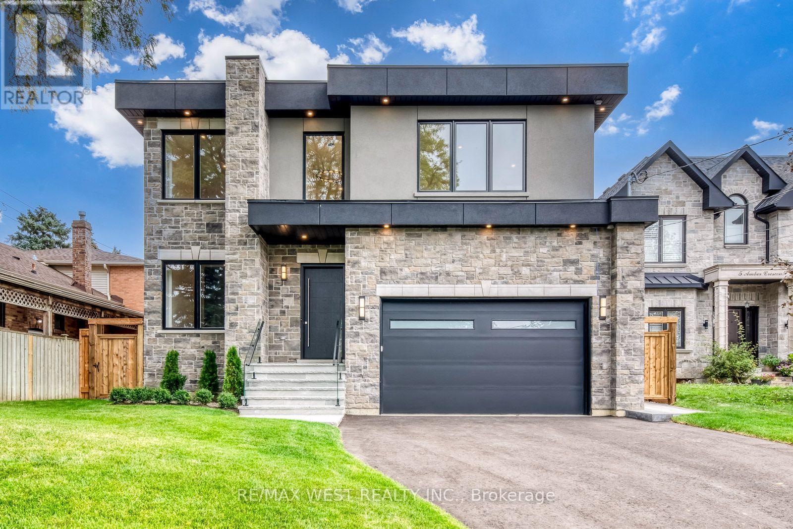 3 AMBER CRESCENT, Toronto, Ontario