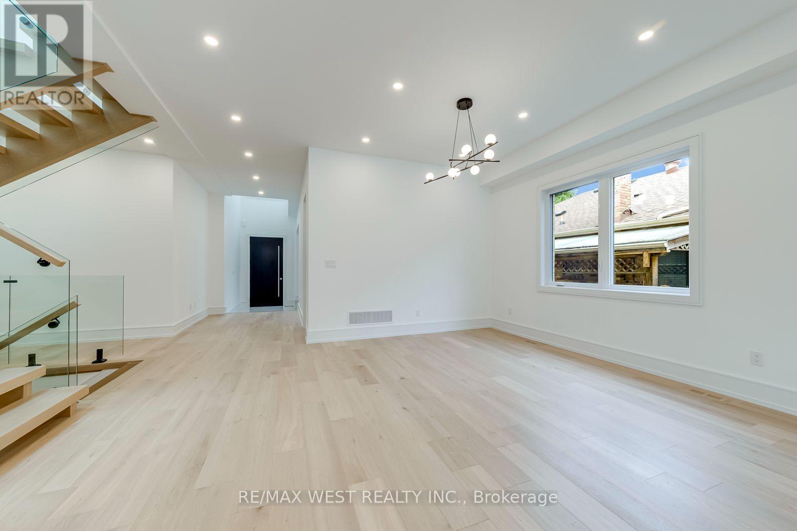 3 Amber Crescent, Toronto, Ontario  M6L 2R5 - Photo 13 - W13842002