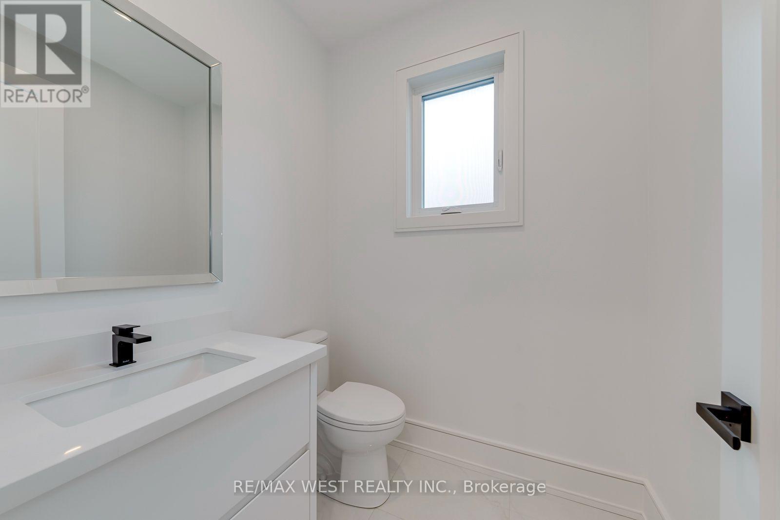 3 Amber Crescent, Toronto, Ontario  M6L 2R5 - Photo 17 - W13842002