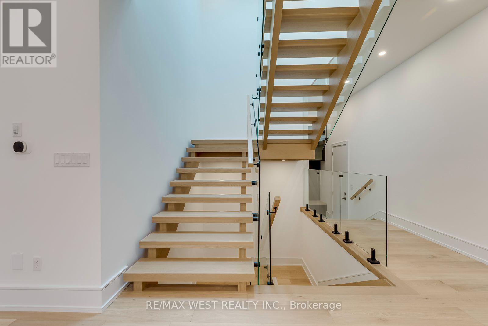 3 Amber Crescent, Toronto, Ontario  M6L 2R5 - Photo 18 - W13842002