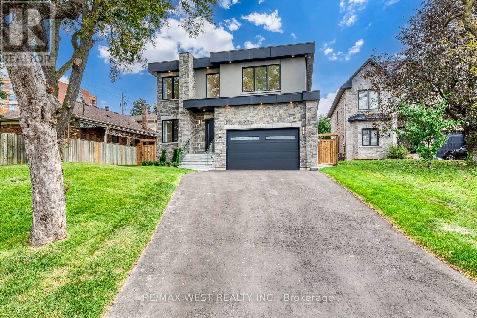 3 Amber Crescent, Toronto, Ontario  M6L 2R5 - Photo 2 - W13842002