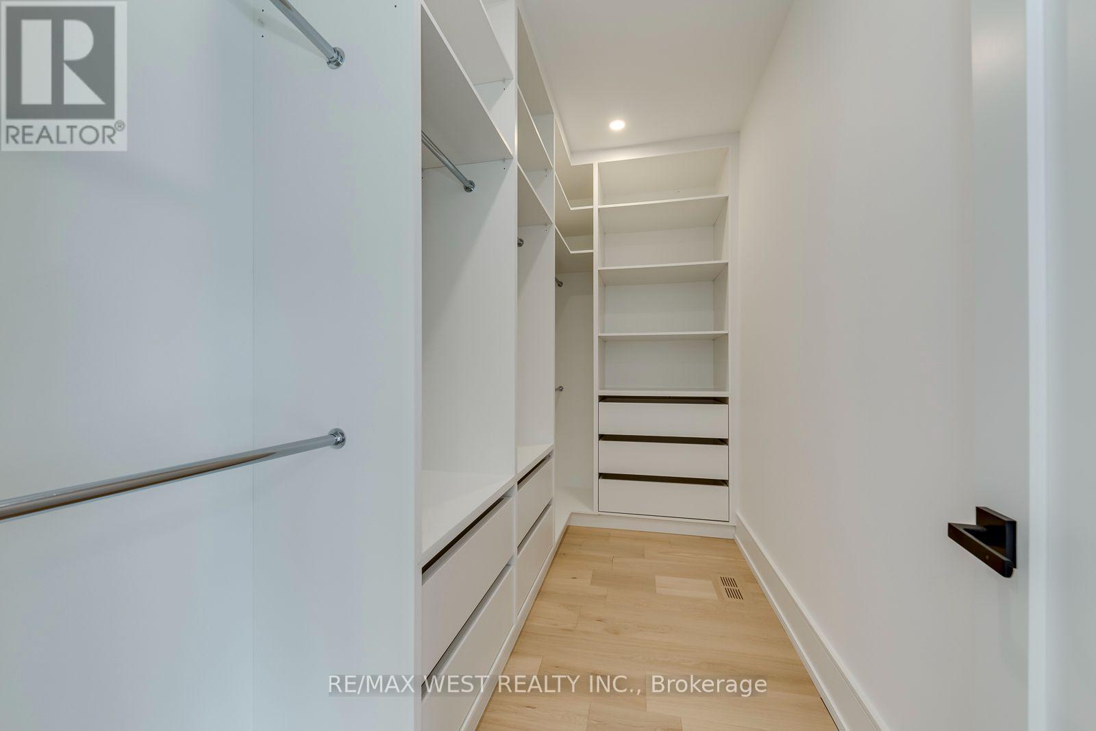 3 Amber Crescent, Toronto, Ontario  M6L 2R5 - Photo 22 - W13842002