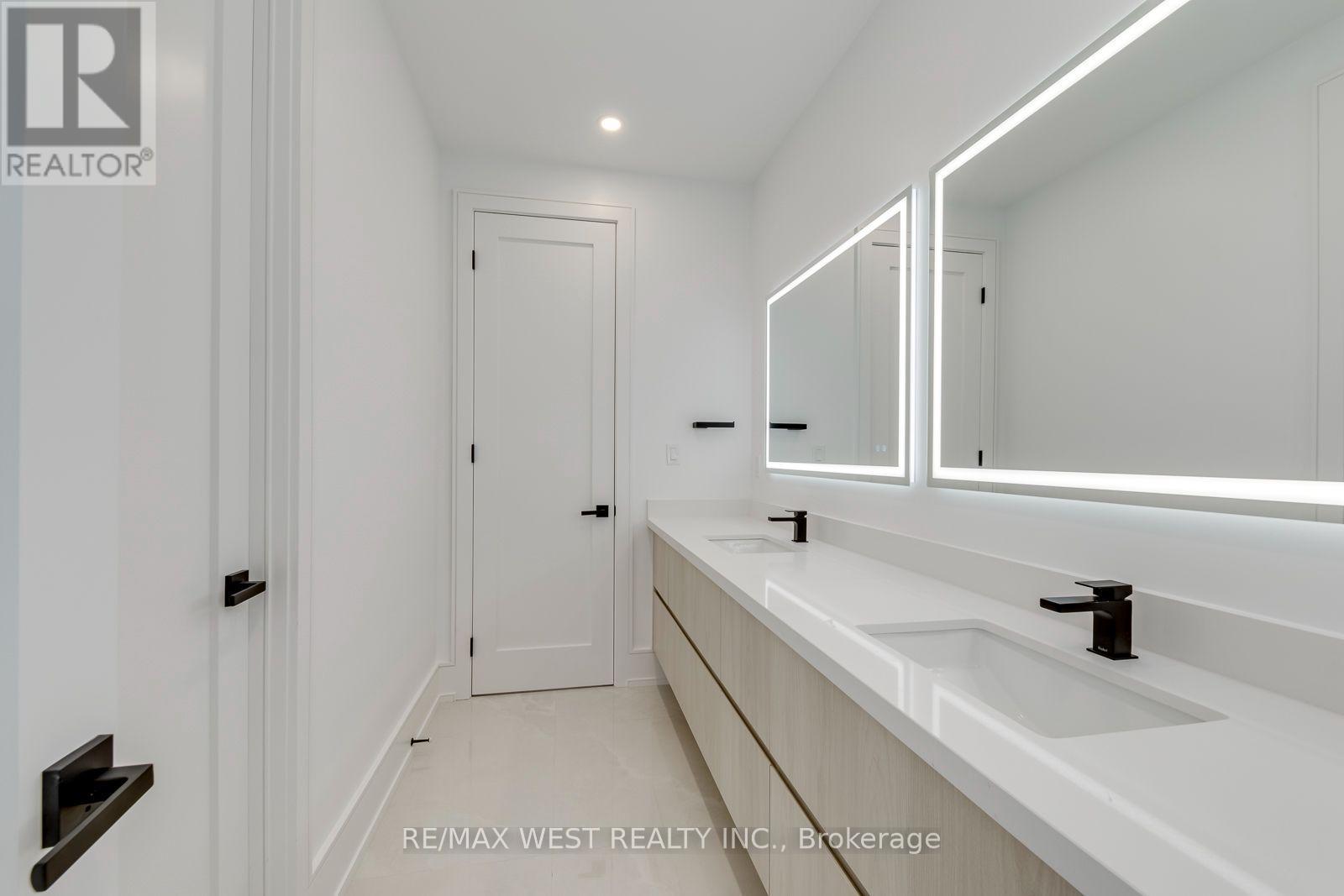 3 Amber Crescent, Toronto, Ontario  M6L 2R5 - Photo 34 - W13842002