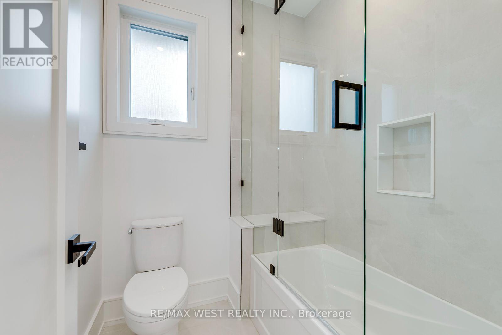 3 Amber Crescent, Toronto, Ontario  M6L 2R5 - Photo 35 - W13842002