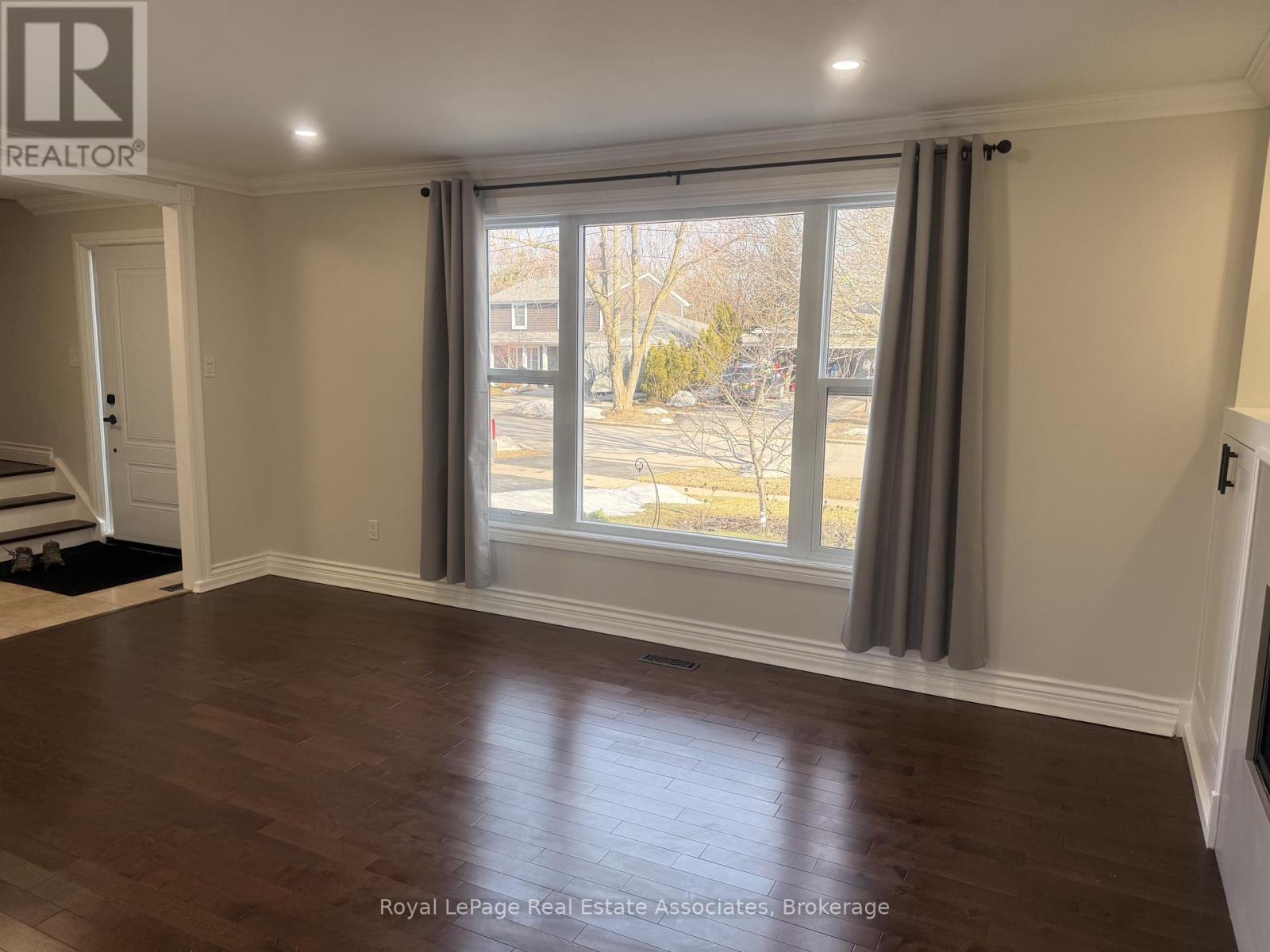 18 Fagan Drive, Halton Hills, Ontario  L7G 4P3 - Photo 6 - W13842004