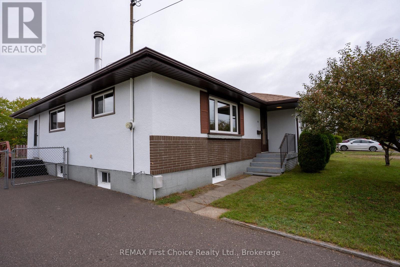 69 Matthews St. Street, Thunder Bay, Ontario  P7A 3K8 - Photo 2 - X13841182