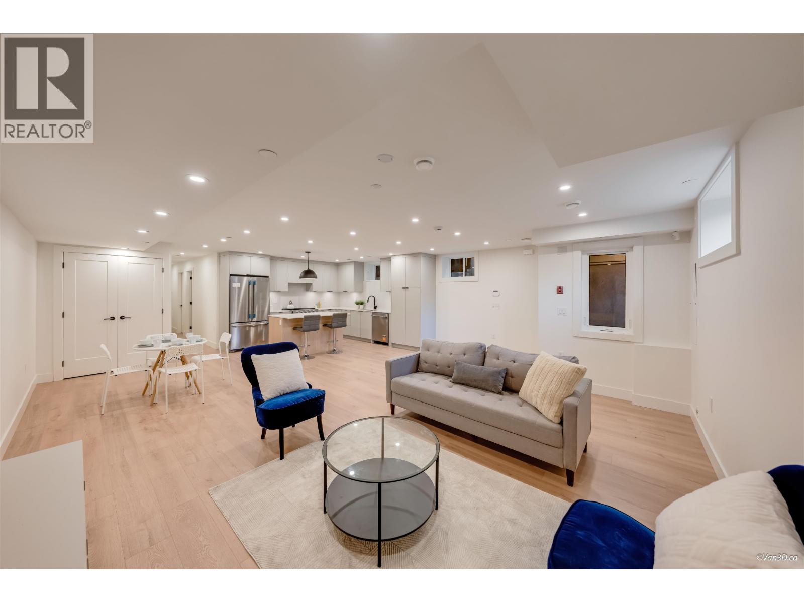 1 6136 IRMIN STREET, Burnaby, British Columbia
