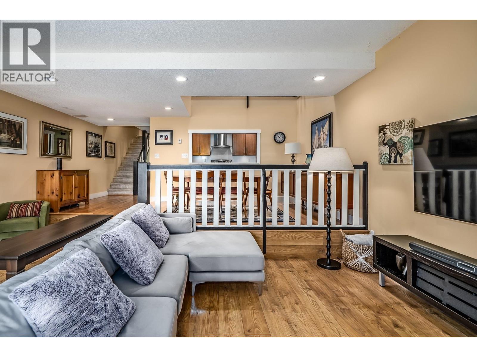 1140 FAIRWAY VIEWS WYND