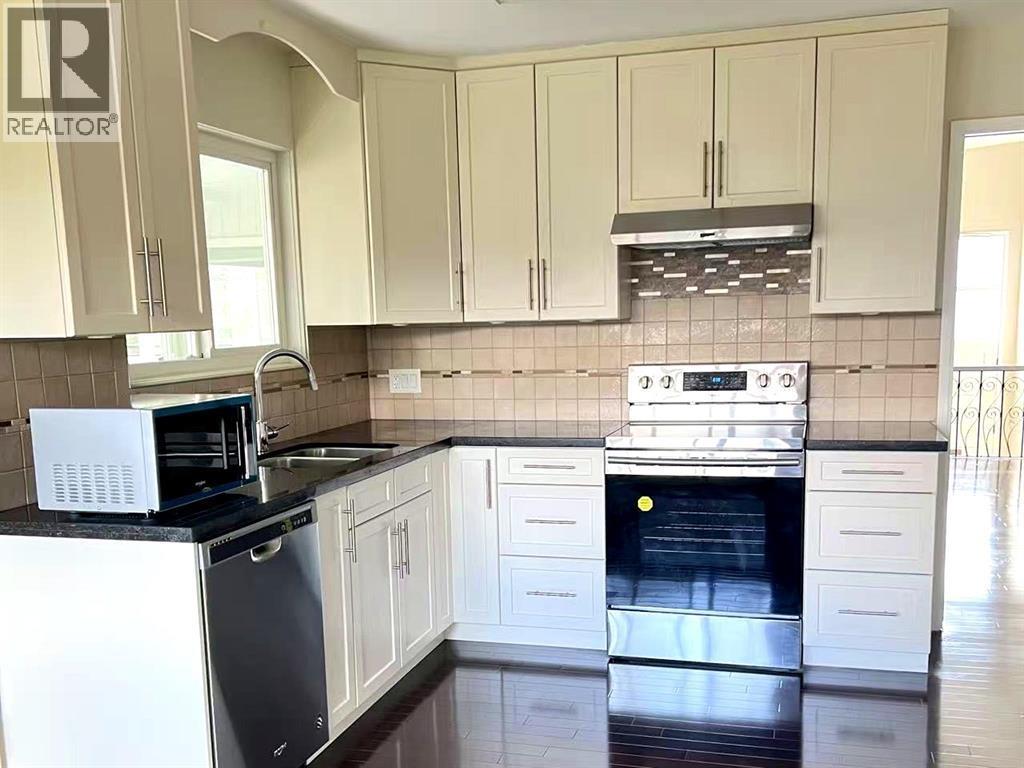 4383 Pinewood Crescent, Burnaby, British Columbia  V5G 2J7 - Photo 4 - R3170563
