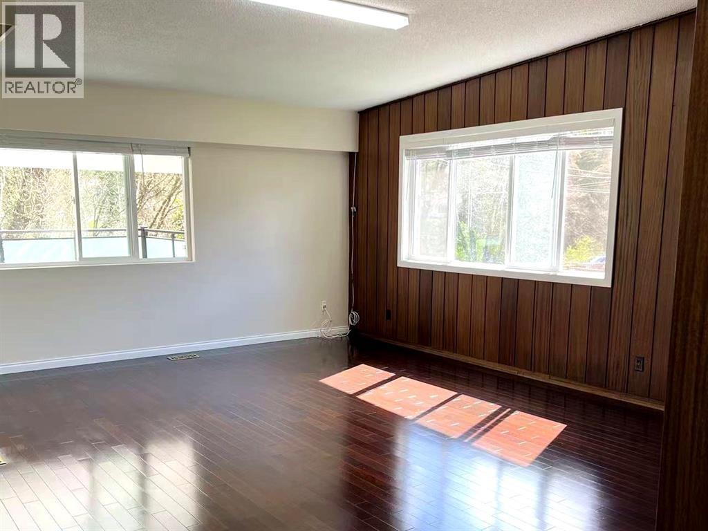 4383 Pinewood Crescent, Burnaby, British Columbia  V5G 2J7 - Photo 3 - R3170563