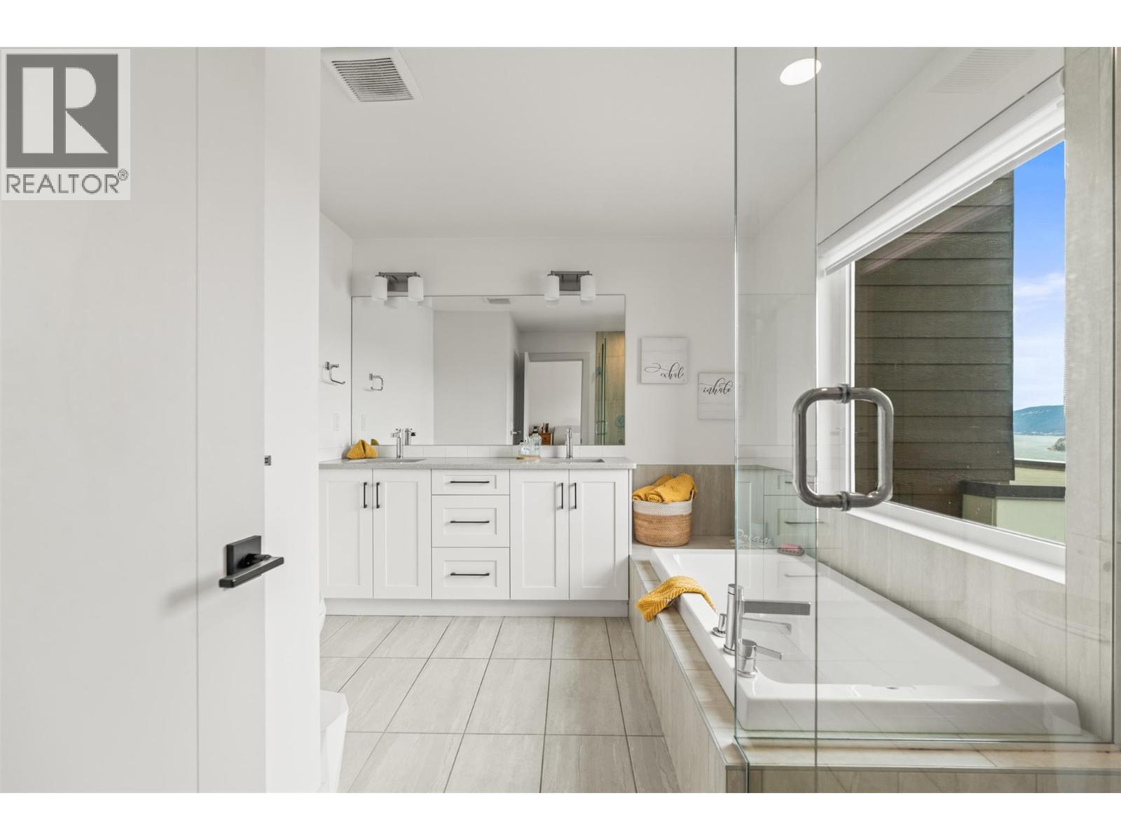1000 Mt Robson Place Unit# 29, Vernon, British Columbia  V1B 4G2 - Photo 36 - 10402290