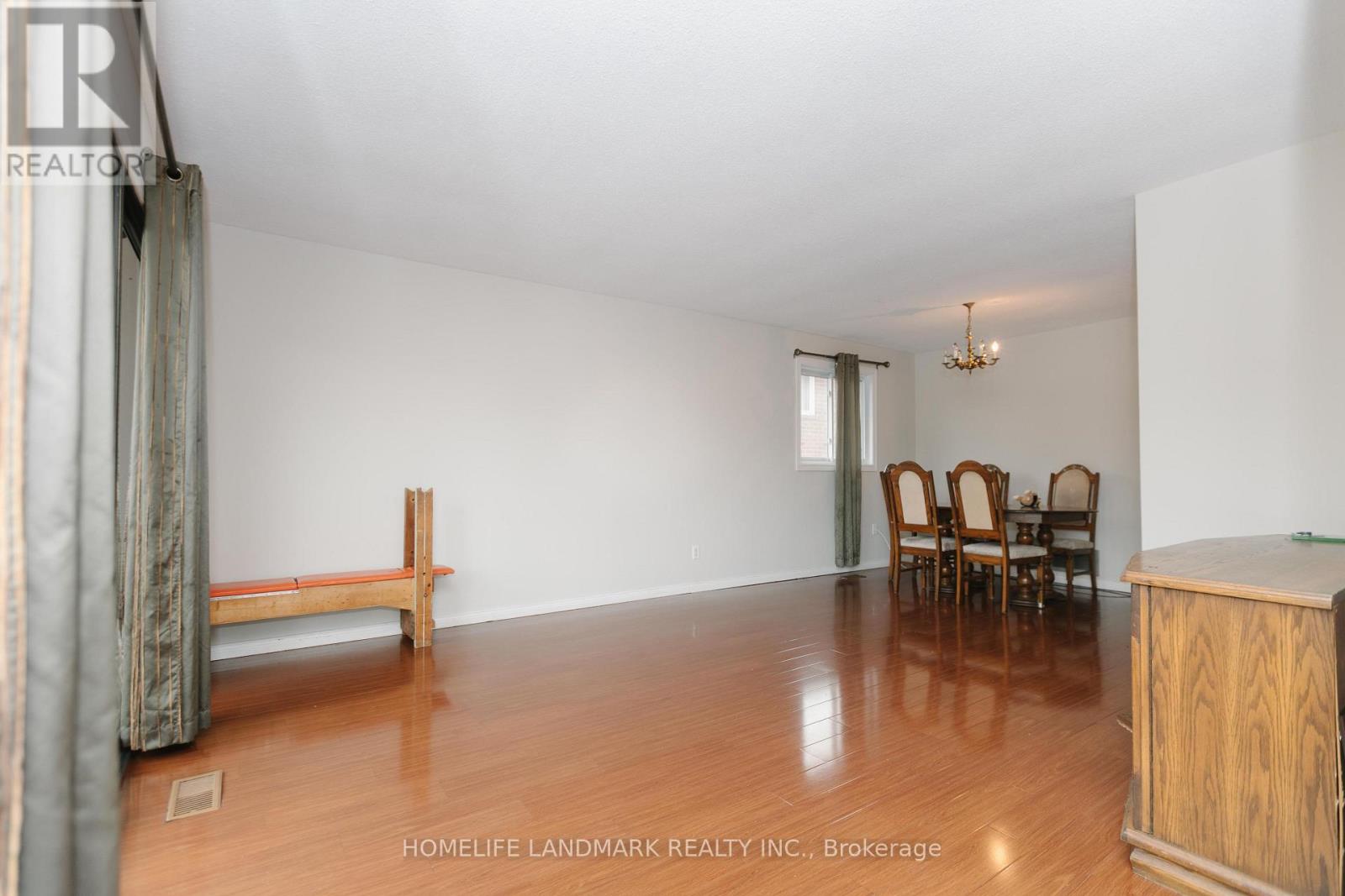 22 Blenheim Drive, Brampton, Ontario  L6Z 1H9 - Photo 3 - W13842064