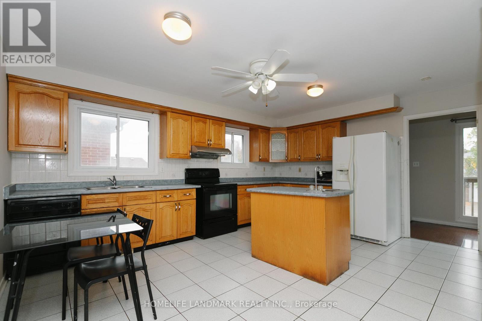 22 Blenheim Drive, Brampton, Ontario  L6Z 1H9 - Photo 7 - W13842064