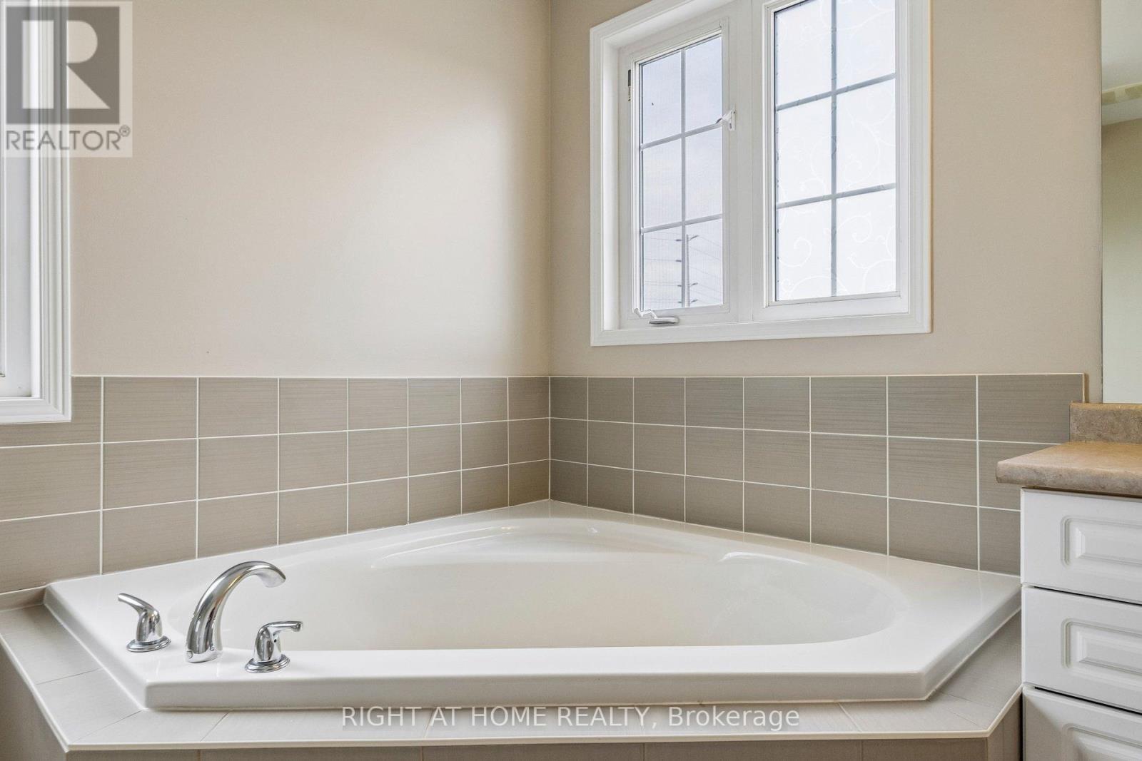 150 Jennings Drive, Clarington (Bowmanville), Ontario  L1C 0B8 - Photo 25 - E13839922