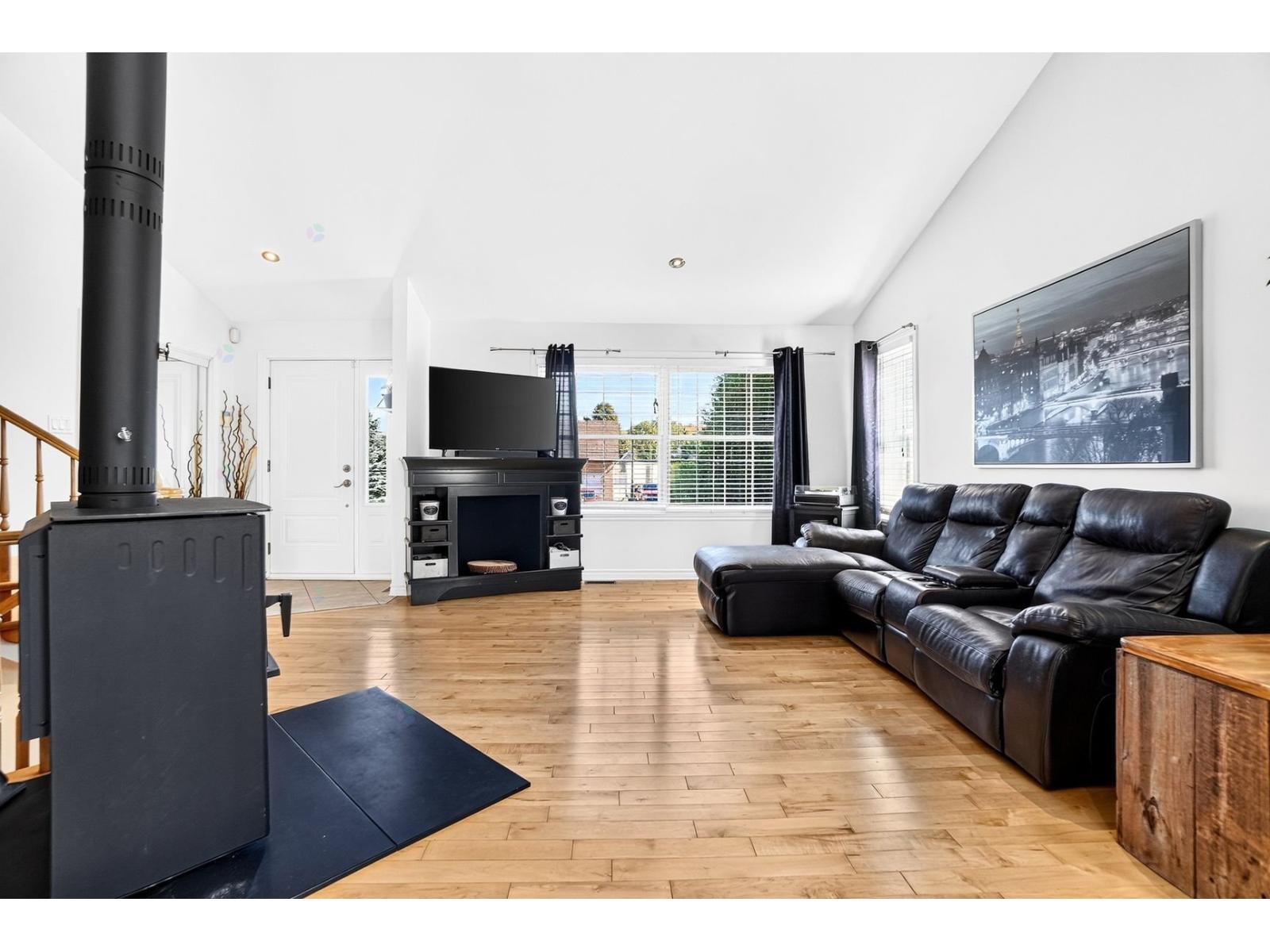 35 Rue du Curé-Chicoine Saint-Thomas Quebec Canada J0K3L0 5
