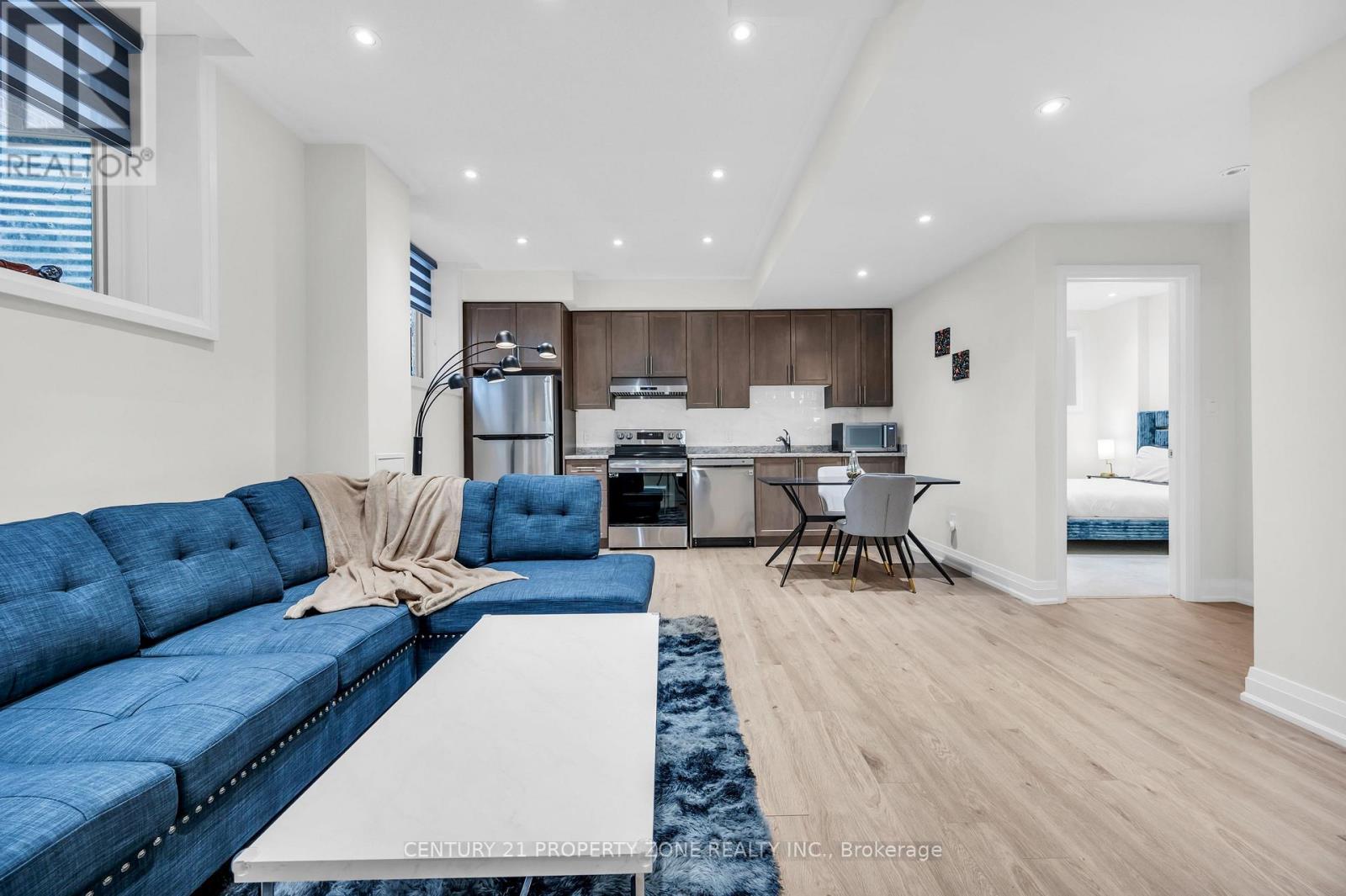 12 Trellanock Road, Brampton, Ontario  L6Y 6K8 - Photo 7 - W13842112
