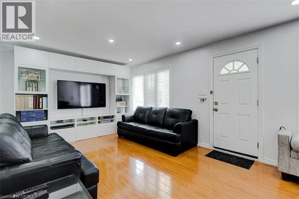 61 East 34th Street, Hamilton, Ontario  L8V 3W4 - Photo 9 - 40850801