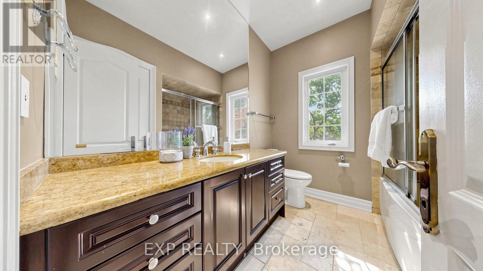 36 Maplehyrn Avenue, East Gwillimbury, Ontario  L0G 1V0 - Photo 27 - N13842164