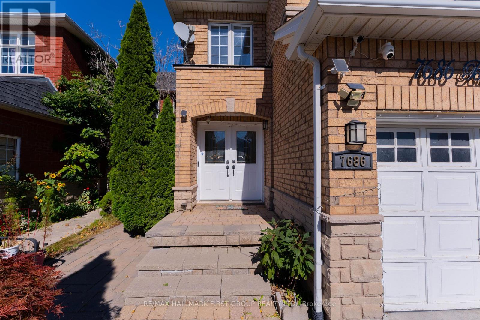 7686 Black Walnut Trail, Mississauga, Ontario  L5N 8A6 - Photo 2 - W13842114