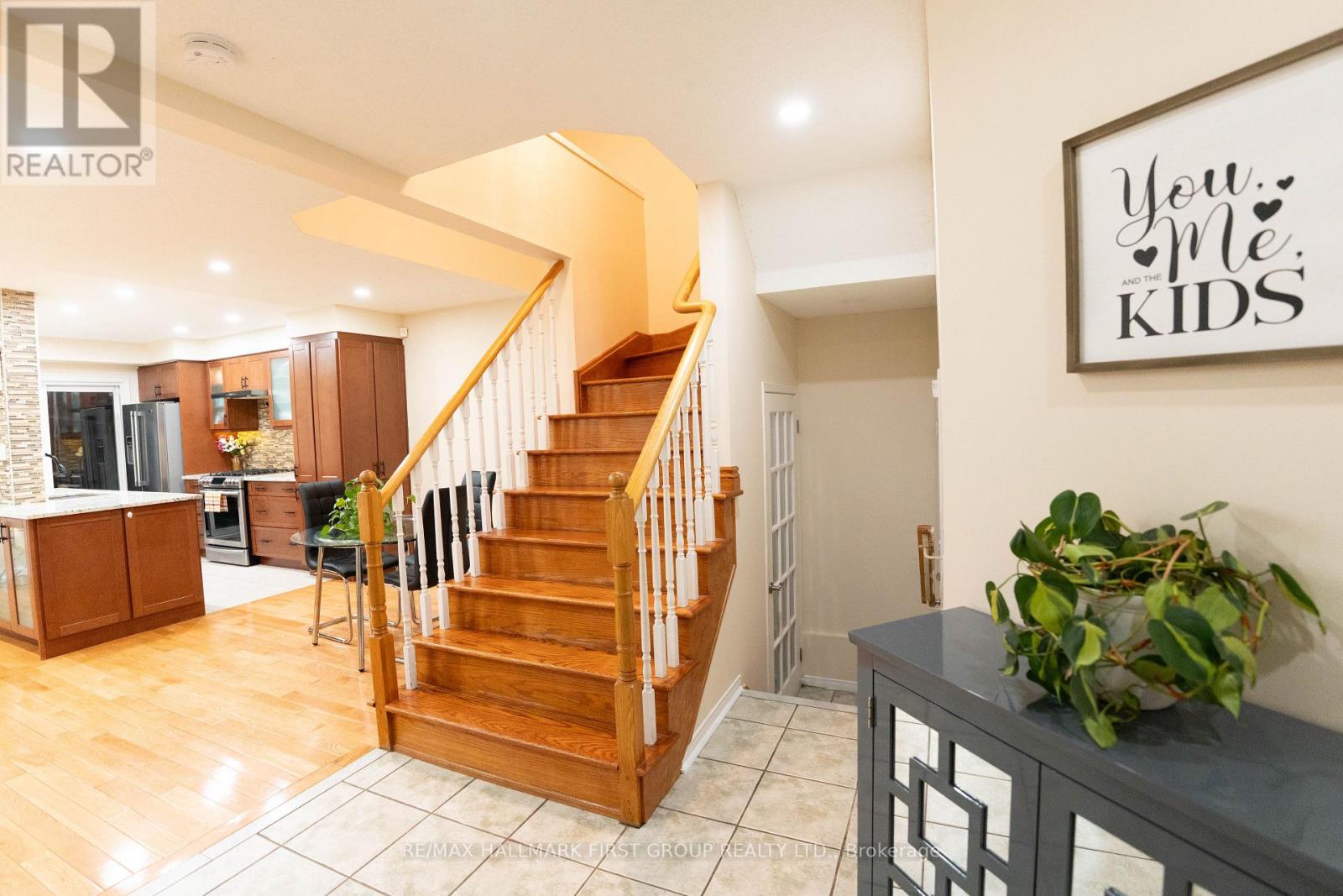 7686 Black Walnut Trail, Mississauga, Ontario  L5N 8A6 - Photo 4 - W13842114