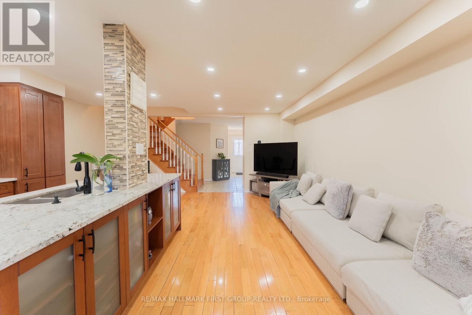 7686 Black Walnut Trail, Mississauga, Ontario  L5N 8A6 - Photo 6 - W13842114