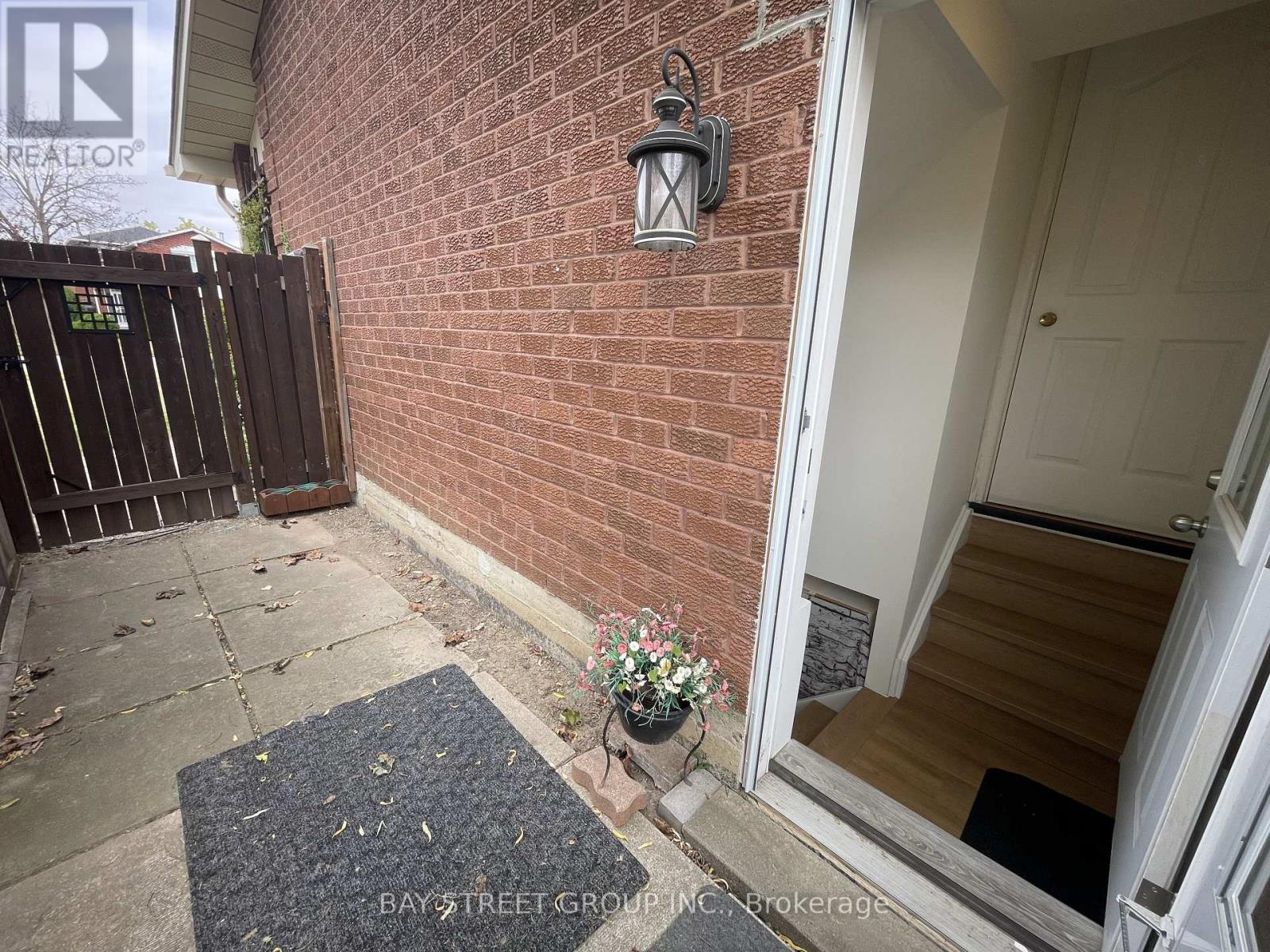 1 Tralee (Lower) Street, Brampton, Ontario  L6Z 2X4 - Photo 5 - W13842120