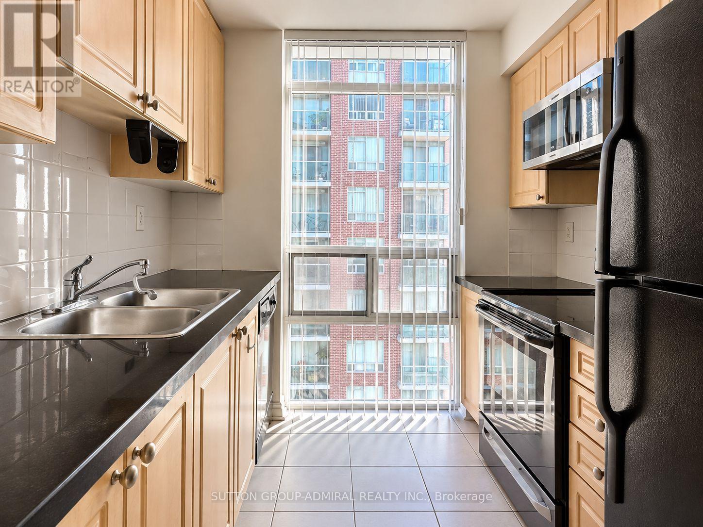 1007 - 5 Michael Power Place, Toronto, Ontario  M9A 0A3 - Photo 5 - W13842124