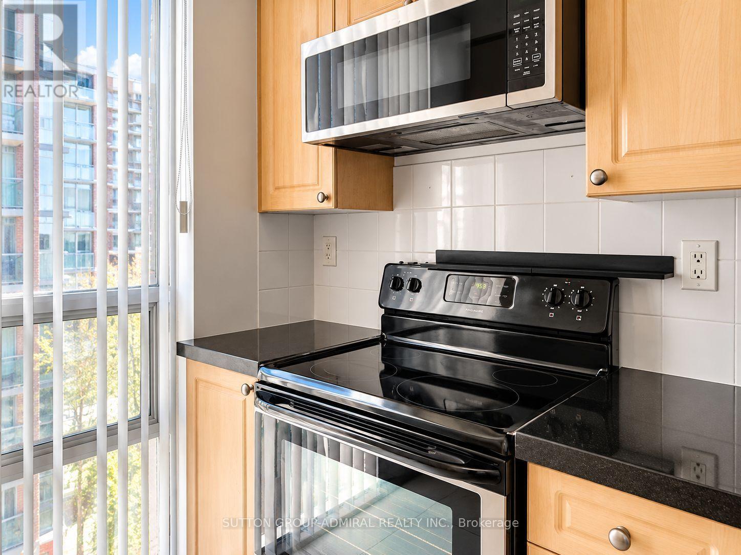 1007 - 5 Michael Power Place, Toronto, Ontario  M9A 0A3 - Photo 6 - W13842124