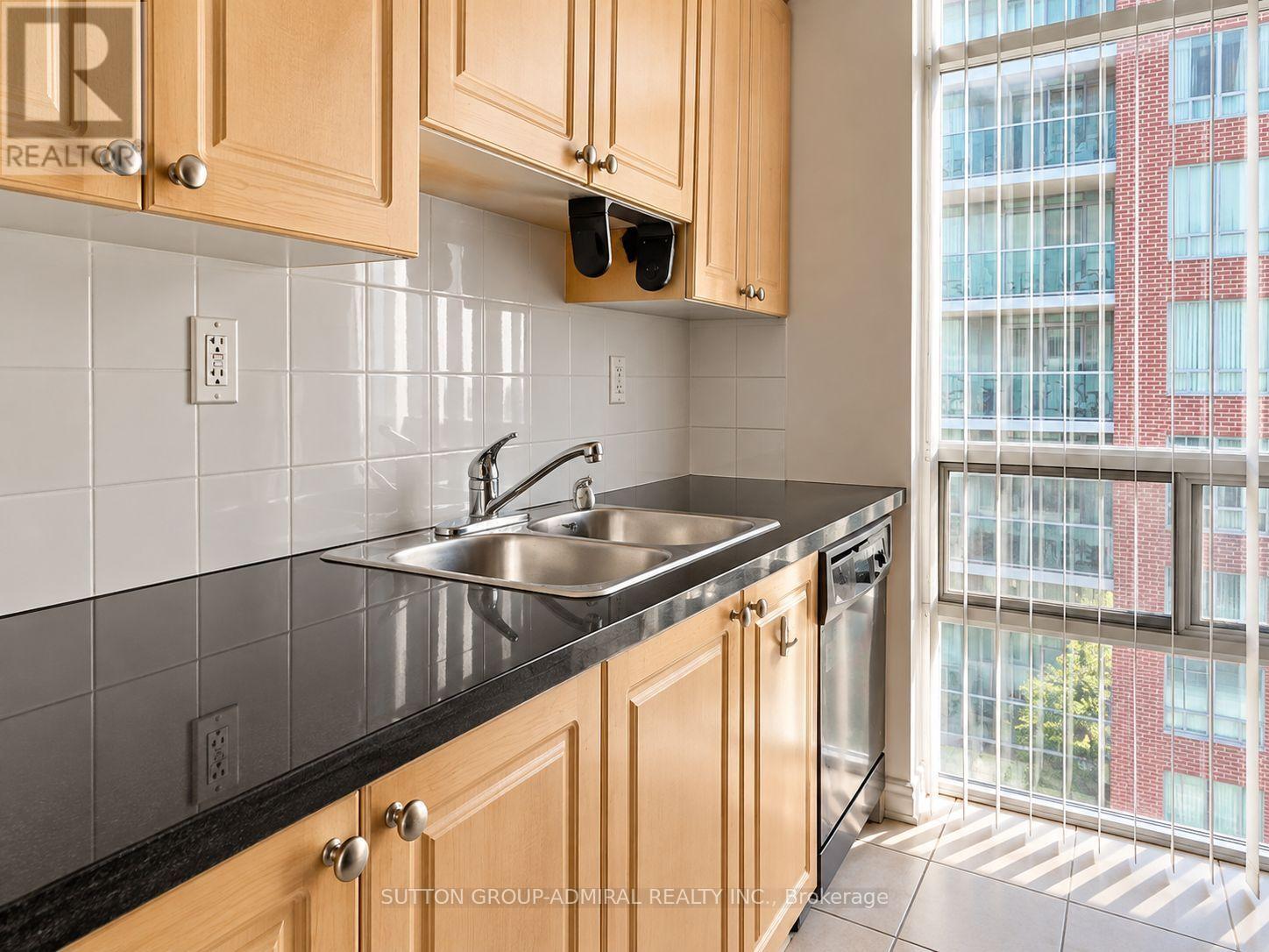 1007 - 5 Michael Power Place, Toronto, Ontario  M9A 0A3 - Photo 7 - W13842124