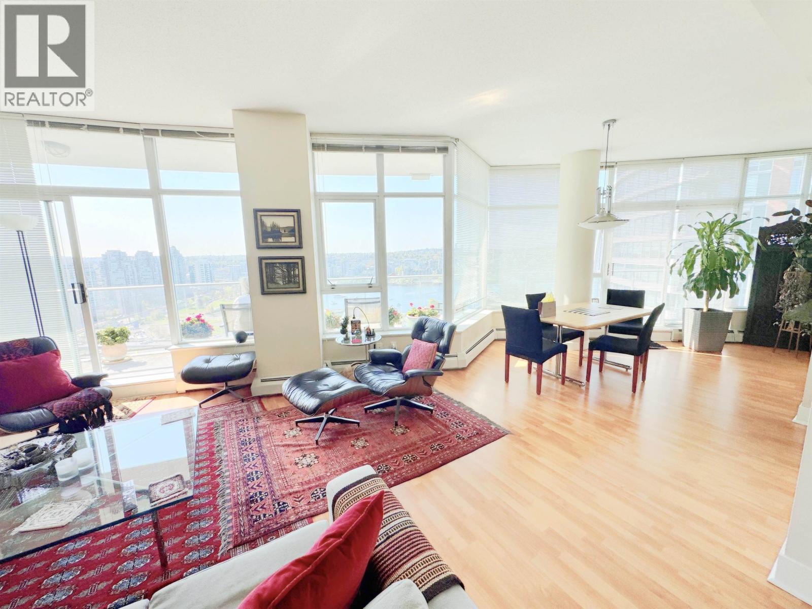 2901 58 KEEFER PLACE