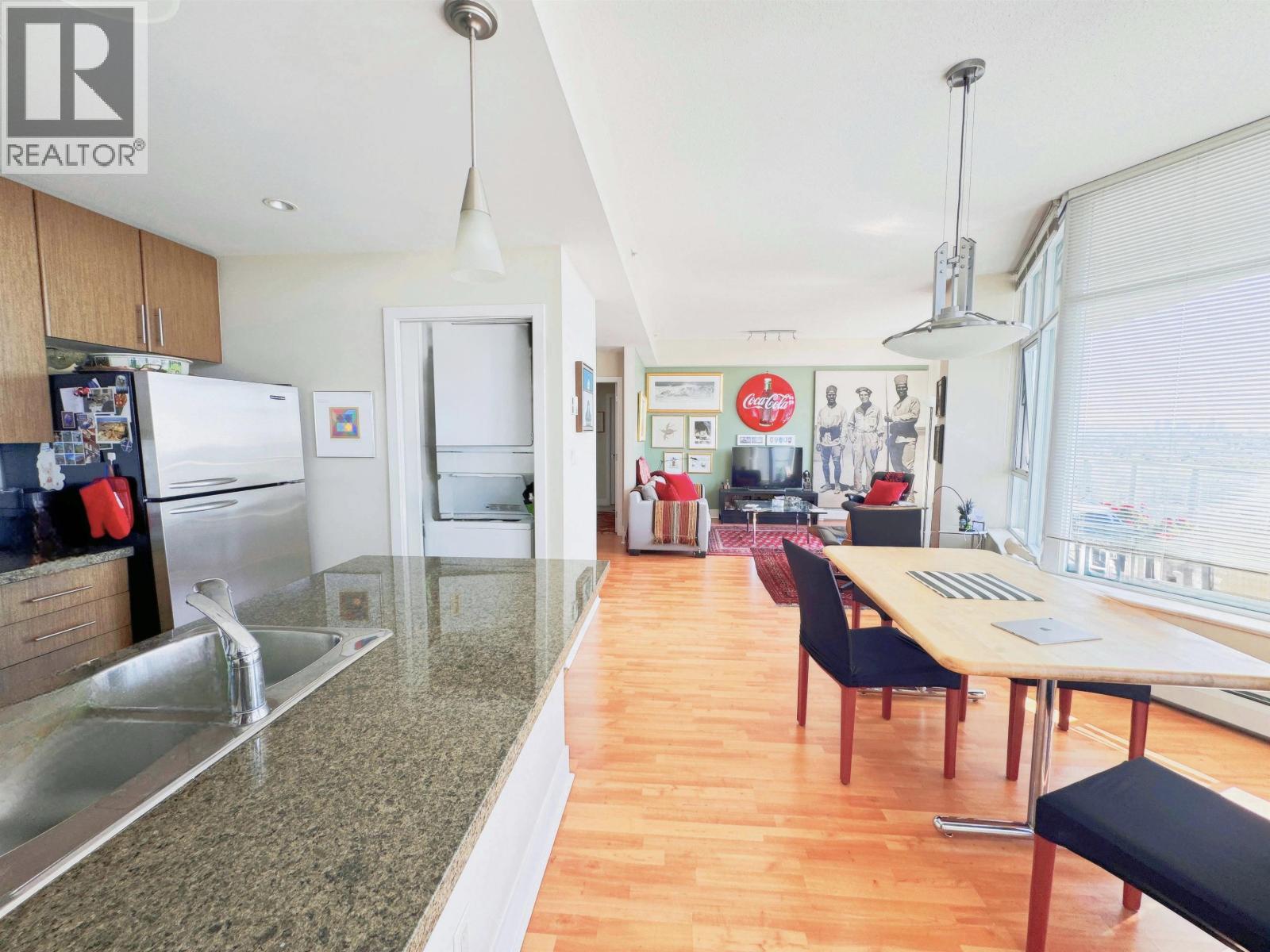 2901 58 KEEFER PLACE