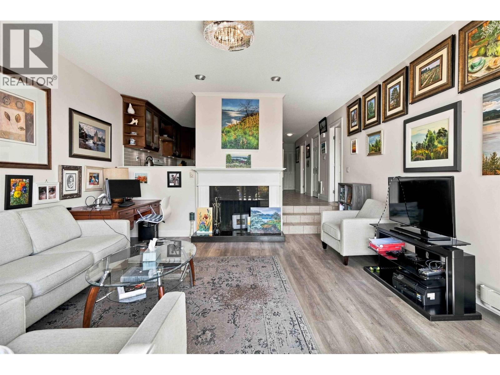 22 2214 FOLKESTONE WAY