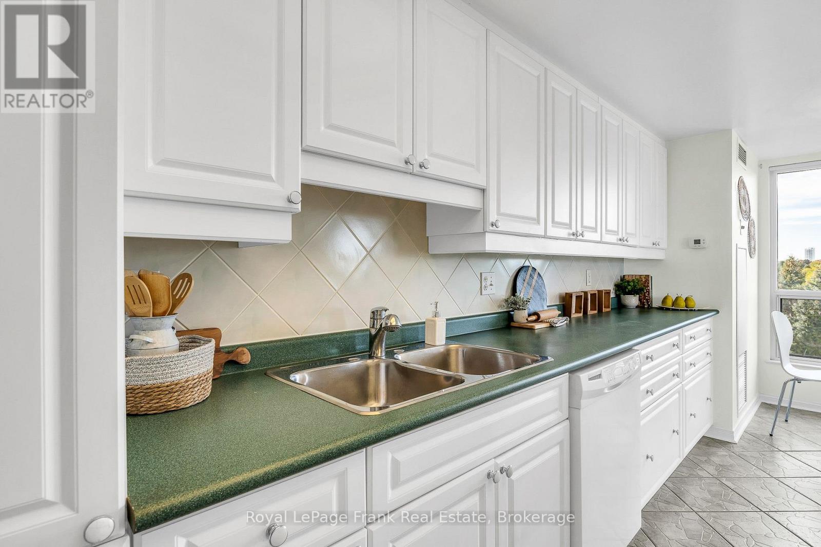 602 - 712 Rossland Road E, Whitby, Ontario  L1N 9E8 - Photo 16 - E13842214