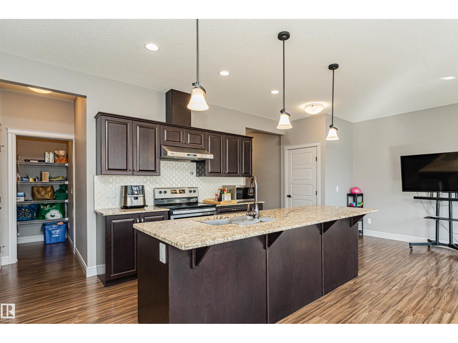1523 169 ST SW