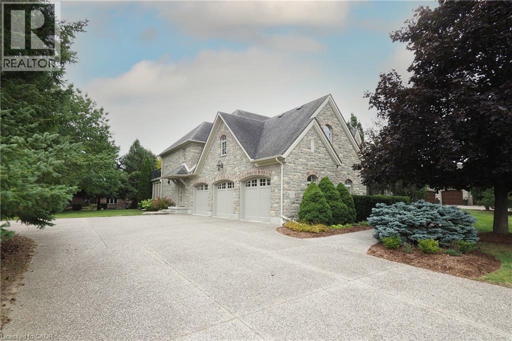 585 Kiwanis Park Drive, Kitchener, Ontario  N2K 3N8 - Photo 2 - 40866238