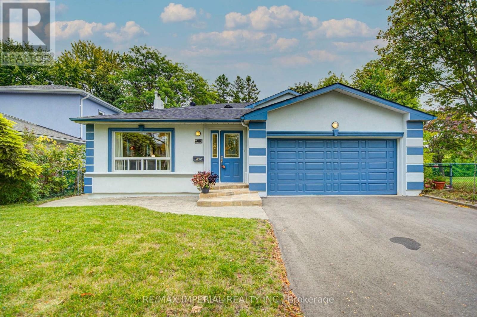 19 Penwick Crescent, Richmond Hill (North Richvale), Ontario  L4C 5B3 - Photo 1 - N13842300