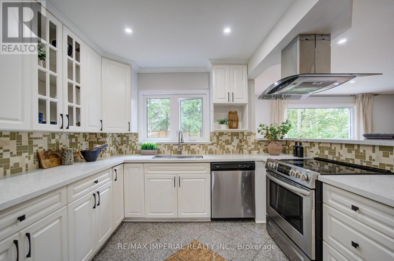 19 Penwick Crescent, Richmond Hill (North Richvale), Ontario  L4C 5B3 - Photo 11 - N13842300
